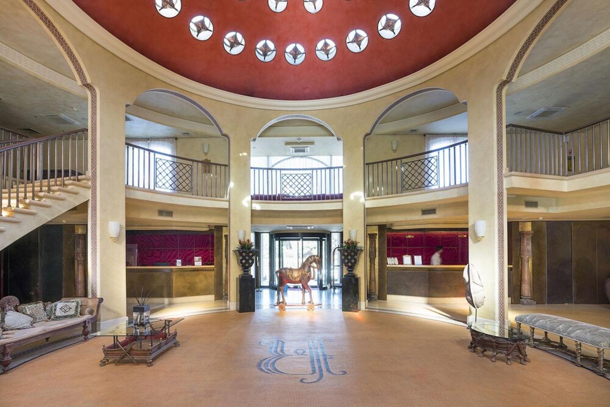Romano Palace Luxury Hotel كاتانيا المظهر الخارجي الصورة The lobby of the hotel